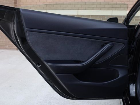 Used 2018 Tesla Model 3 Long Range RWD image 17