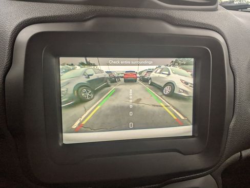 Used 2018 Jeep Renegade Latitude image 28