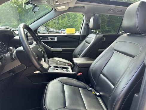 Used 2022 Ford Explorer XLT w/ Equipment Group 202A AWD/4WD image 40