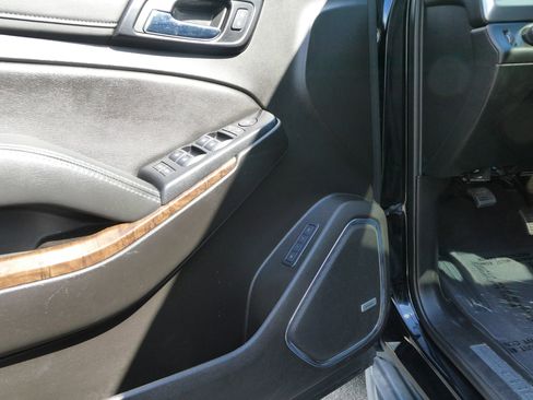 Used 2019 Chevrolet Suburban LT image 15