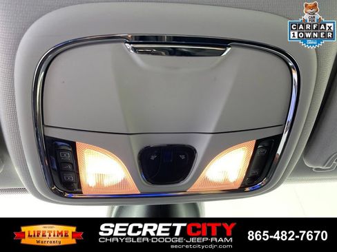Used 2019 Jeep Cherokee Trailhawk AWD/4WD image 20