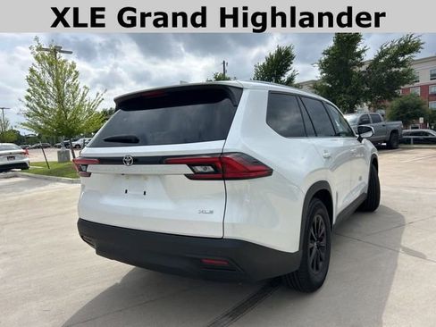 Used 2025 Toyota Grand Highlander FWD image 3