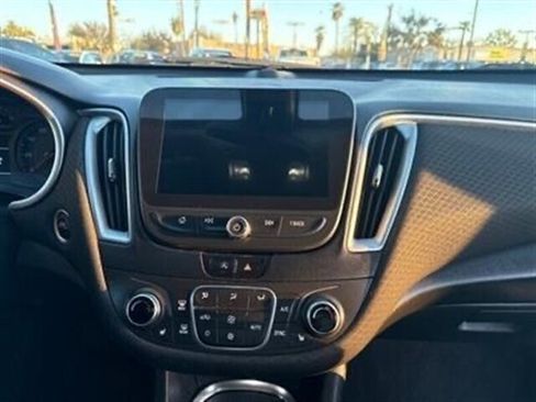 Used 2022 Chevrolet Malibu LT image 33