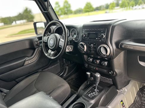 Used 2017 Jeep Wrangler Unlimited Sport w/ Quick Order Package 24S AWD/4WD image 8