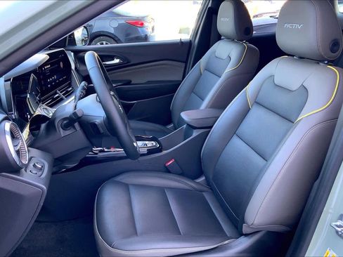 Used 2025 Chevrolet Trax ACTIV w/ Sunroof Package image 9