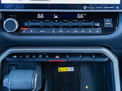 Used 2023 Toyota Tundra Limited image 27