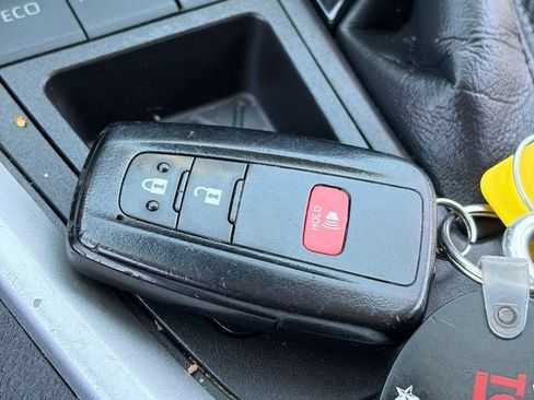 Used 2022 Toyota RAV4 XLE FWD image 12