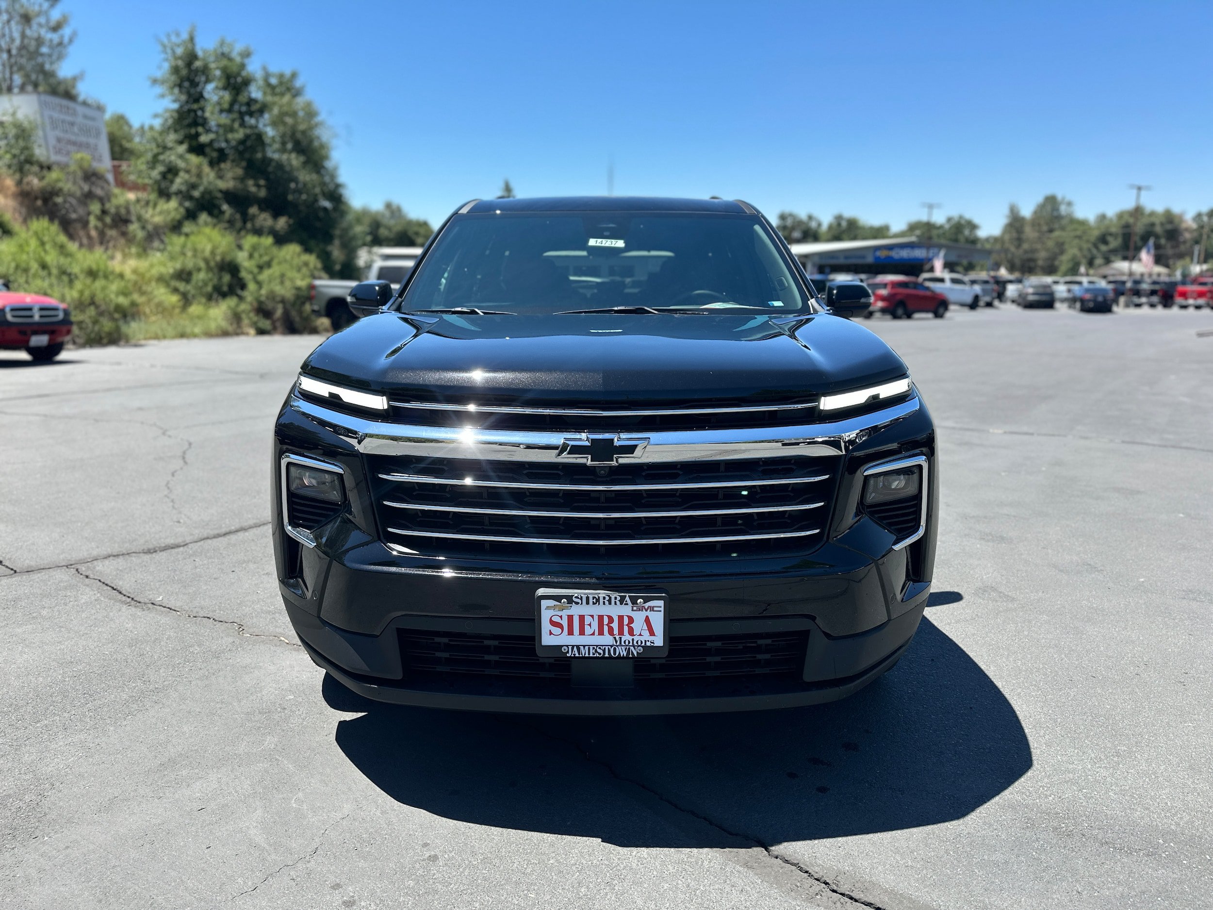Used 2025 Chevrolet Traverse LT w/ Enhanced Driving Package AWD/4WD image 2