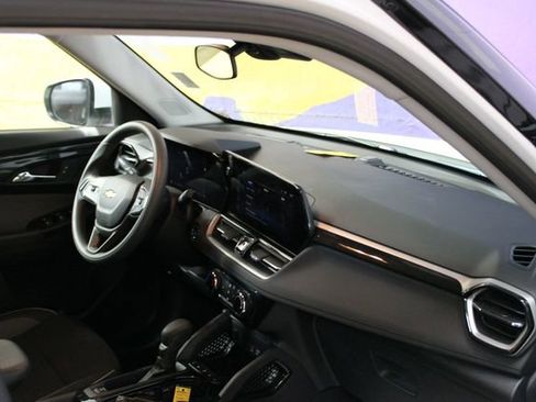 Used 2025 Chevrolet TrailBlazer LT AWD/4WD image 12