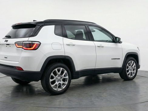 Used 2025 Jeep Compass Limited AWD/4WD image 9