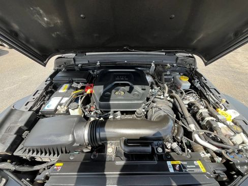 Used 2025 Jeep Wrangler Unlimited Sport AWD/4WD image 28
