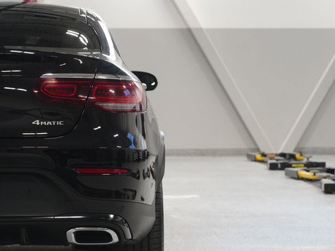 Used 2022 Mercedes-Benz GLC 300 4MATIC Coupe image 12