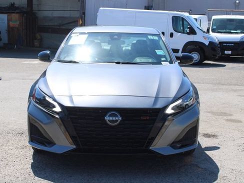 Used 2024 Nissan Altima 2.5 SR FWD image 2