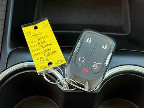 Used 2023 GMC Terrain SLE w/ Driver Convenience Package image 18