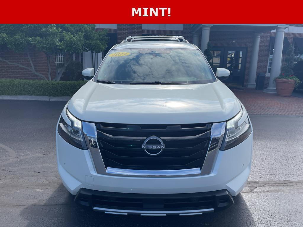 Used 2023 Nissan Pathfinder SL AWD/4WD image 3