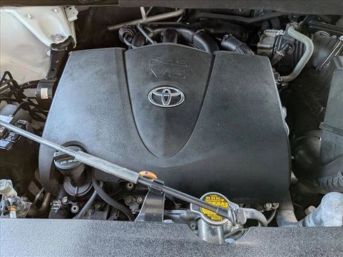 Used 2017 Toyota Highlander SE FWD image 27