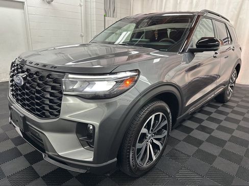 Used 2025 Ford Explorer ST-Line image 5