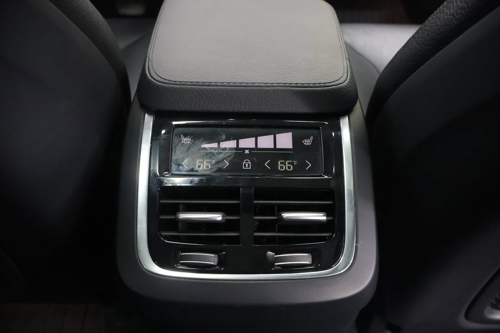 Used 2022 Volvo XC90 T6 Momentum w/ Advanced Package AWD/4WD image 25