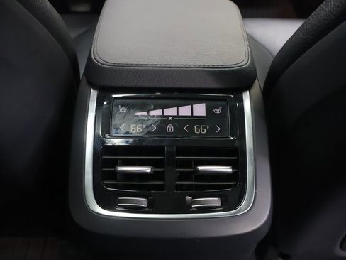 Used 2022 Volvo XC90 T6 Momentum w/ Advanced Package AWD/4WD image 25