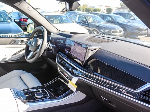 Used 2026 BMW X5 xDrive40i w/ M Sport Package AWD/4WD image 16