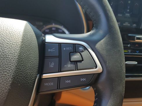 Used 2022 Toyota Highlander Platinum AWD/4WD image 25
