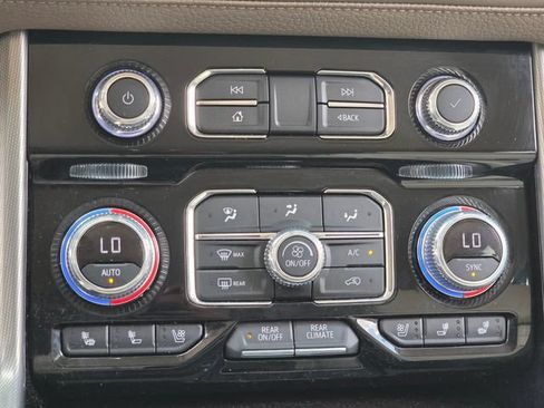 Used 2022 GMC Yukon Denali RWD image 16