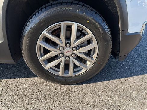 Used 2018 GMC Acadia SLE w/ Driver Alert Package I image 9