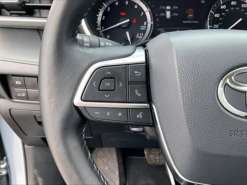 Used 2020 Toyota Highlander XLE image 11