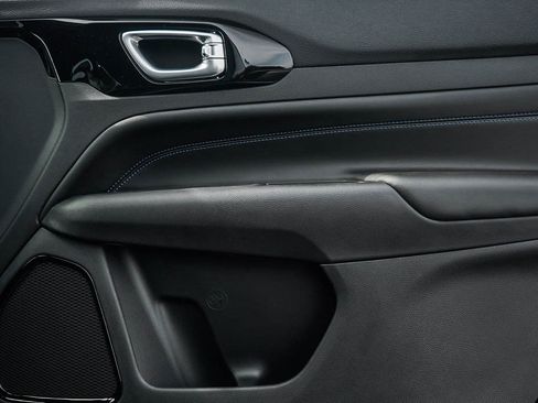 New 2026 Jeep Compass Limited image 10