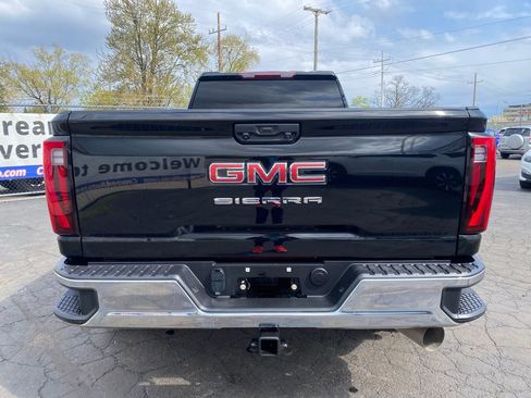 Used 2025 GMC Sierra 3500 Pro AWD/4WD image 3