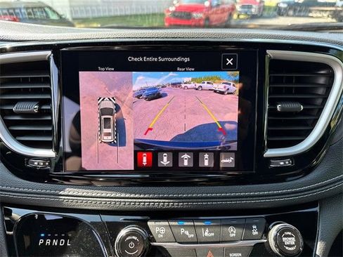 New 2025 Chrysler Pacifica Select image 28