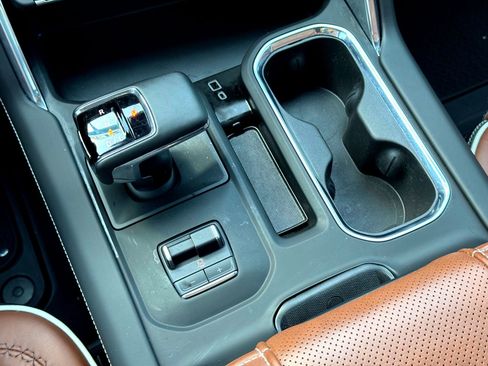 Used 2025 GMC Sierra 1500 Denali Ultimate image 32