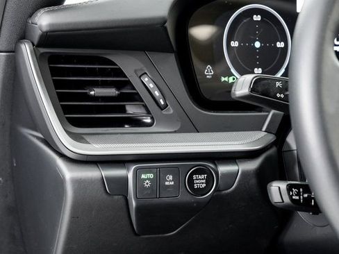 Certified 2025 Porsche 911 Carrera image 11