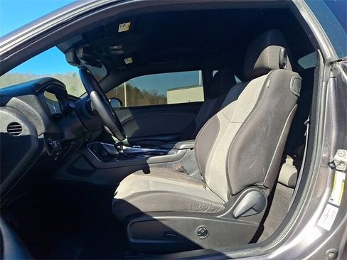 Used 2015 Dodge Challenger SXT image 13