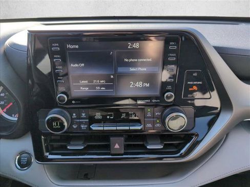 Used 2022 Toyota Highlander LE image 14