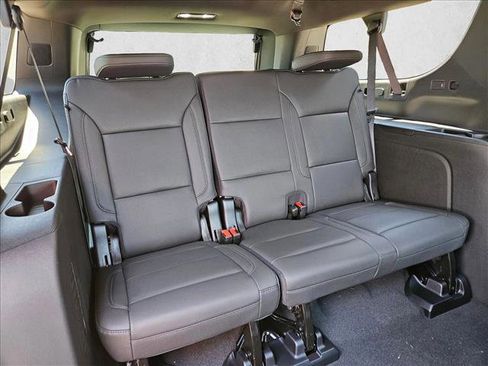 New 2026 Chevrolet Suburban Z71 w/ Z71 Off-Road Package AWD/4WD image 15