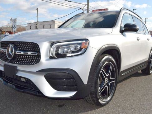 Used 2022 Mercedes-Benz GLB 250 4MATIC w/ AMG Line image 7