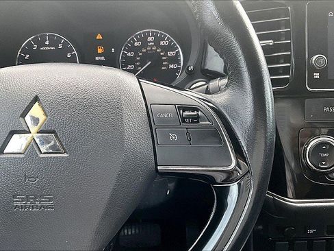 Used 2017 Mitsubishi Outlander SEL FWD image 17