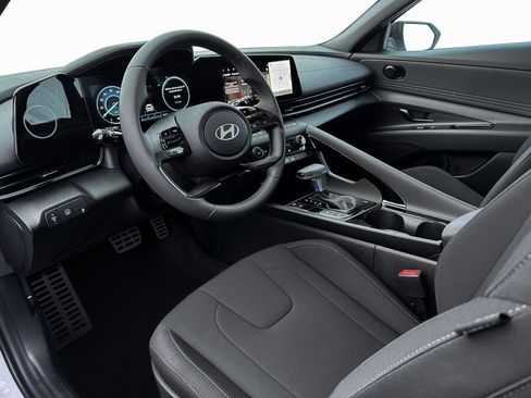 New 2025 Hyundai Elantra SEL image 16