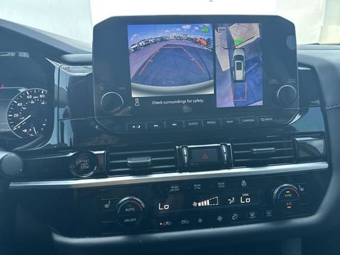 Used 2025 Nissan Pathfinder SL FWD image 25