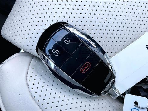 Used 2021 Bentley Bentayga image 13