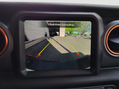 Used 2021 Jeep Gladiator Mojave AWD/4WD image 17
