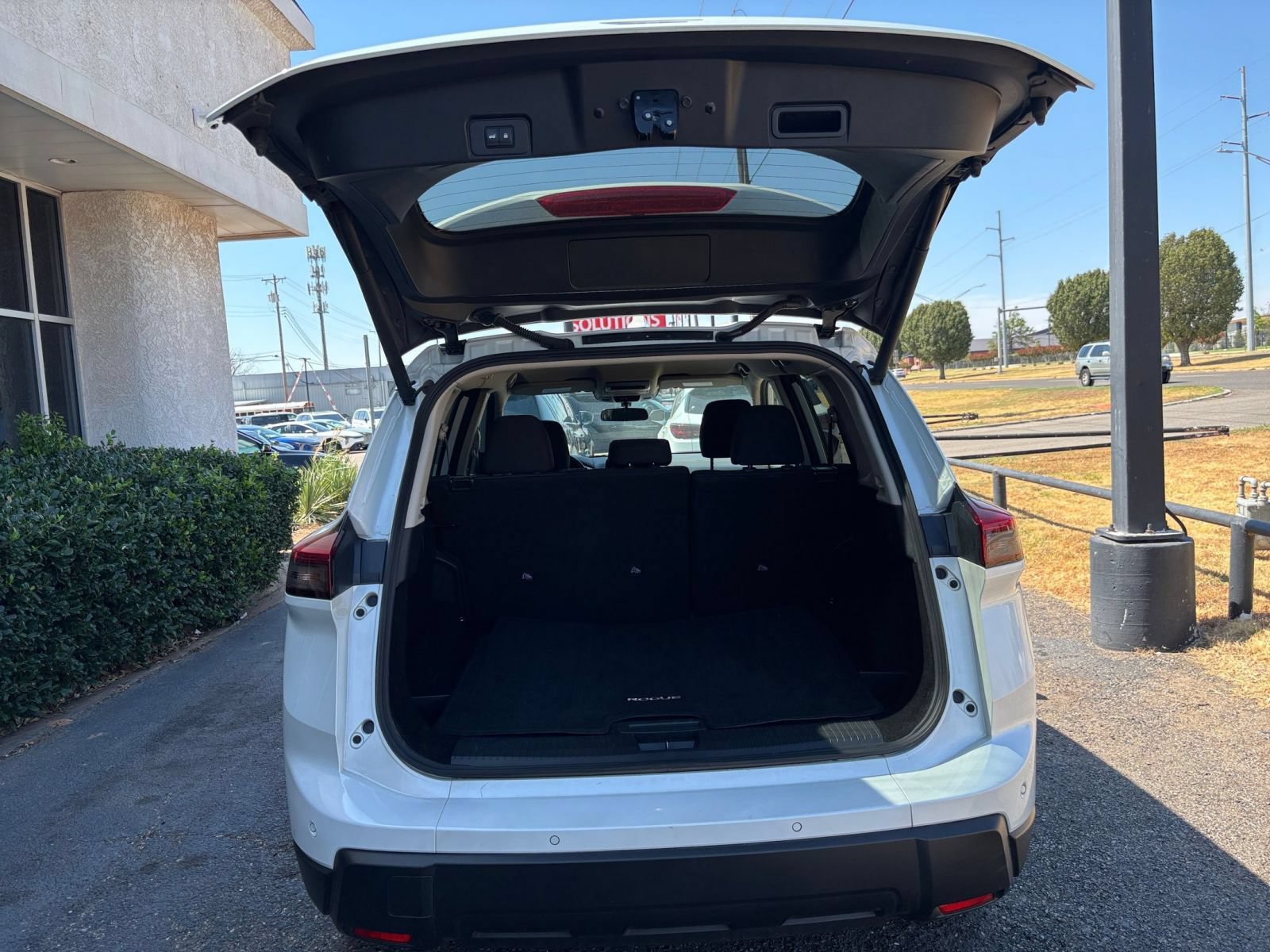 Used 2026 Nissan Rogue SV AWD/4WD image 32