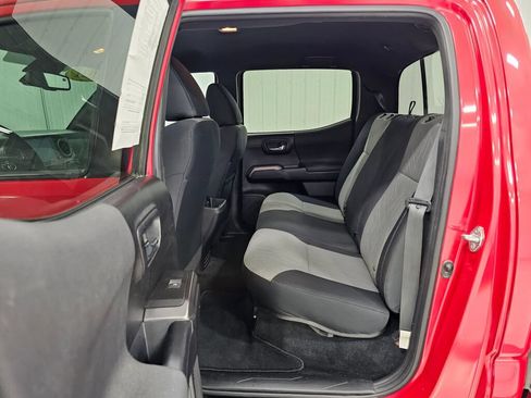 Used 2021 Toyota Tacoma TRD Sport AWD/4WD image 12