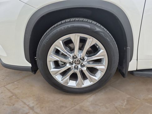 Used 2021 Toyota Highlander Limited image 31