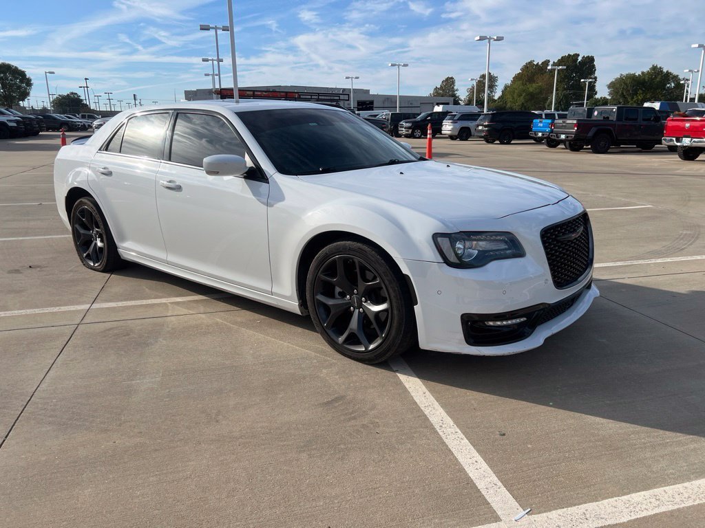 Used 2023 Chrysler 300 S w/ Comfort Group RWD image 2