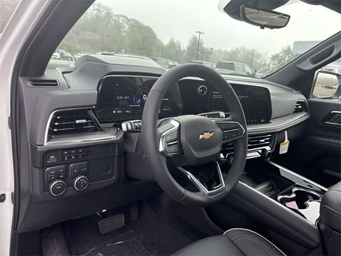 New 2025 Chevrolet Suburban Premier image 10