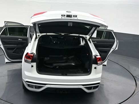 Used 2020 Volkswagen Atlas Cross Sport SE w/ Panoramic Sunroof Package image 40