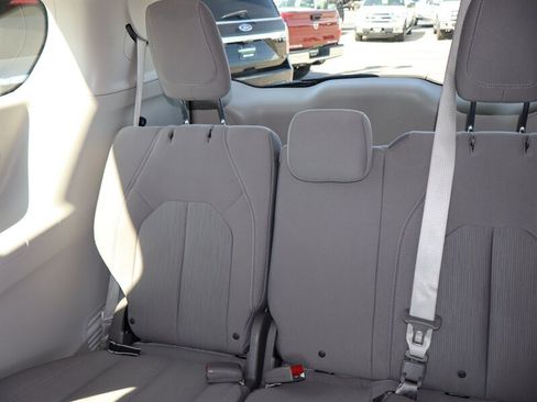 Used 2017 Chrysler Pacifica LX FWD image 20