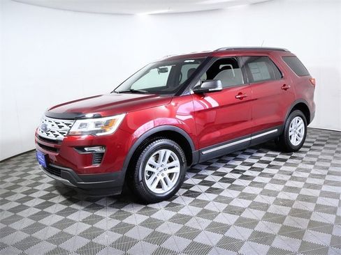 Certified 2019 Ford Explorer XLT w/ Equipment Group 202A image 5